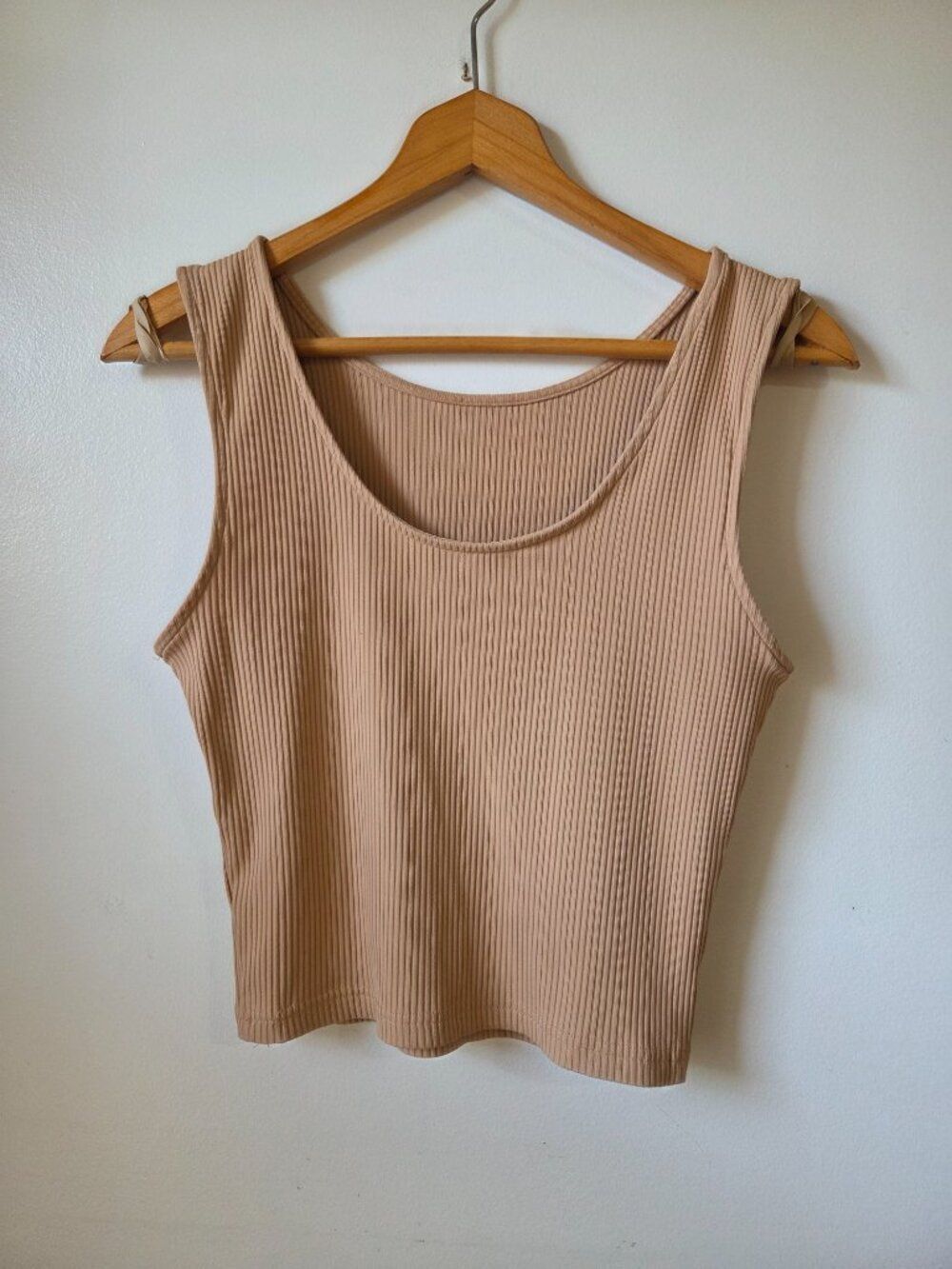 EUC SAINTS & HEARTS RIBBED TAN SCOOP NECK TANK TOP SIZE L
